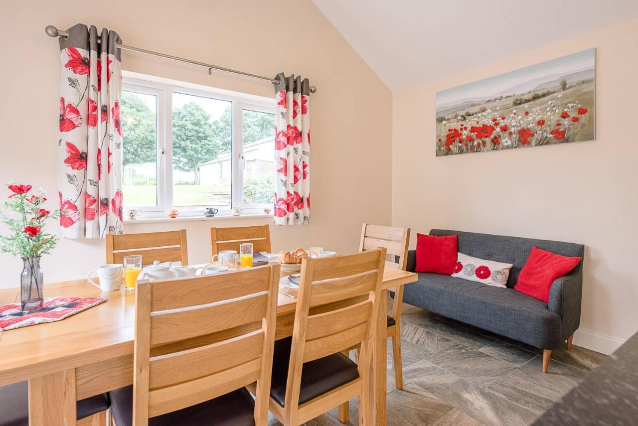 Grove Farm Bungalow With Swimming Pool, Dallinghoo ウッドブリッジ エクステリア 写真