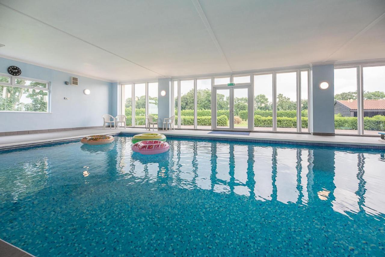 Grove Farm Bungalow With Swimming Pool, Dallinghoo ウッドブリッジ エクステリア 写真