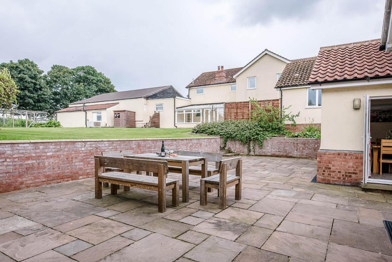 Grove Farm Bungalow With Swimming Pool, Dallinghoo ウッドブリッジ エクステリア 写真