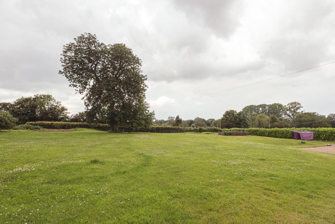Grove Farm Bungalow With Swimming Pool, Dallinghoo ウッドブリッジ エクステリア 写真